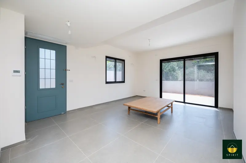 Brand-New Private Home | Prime Pedestrian Location – photo 6