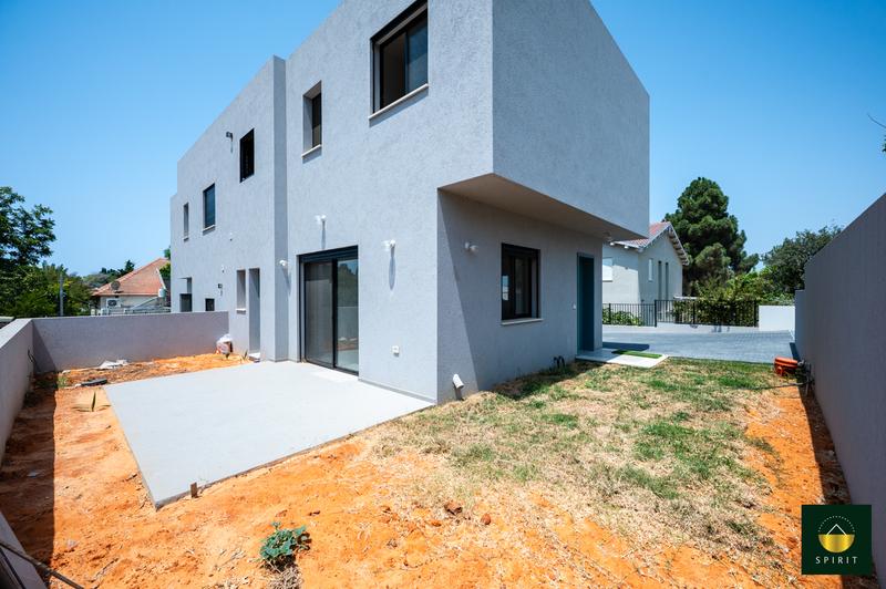 Brand-New Private Home | Prime Pedestrian Location – photo 8