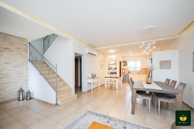 Corner Semi-Detached Home Near Zichron’s Pedestrian | 6 Rooms – photo 8
