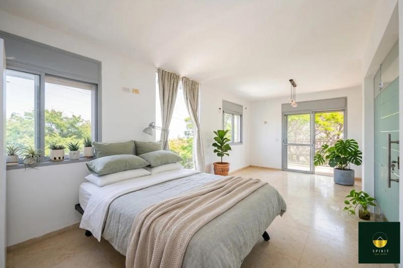 Detached Corner Home with Open Views & Partial Sea View | 8 Rooms – photo 8