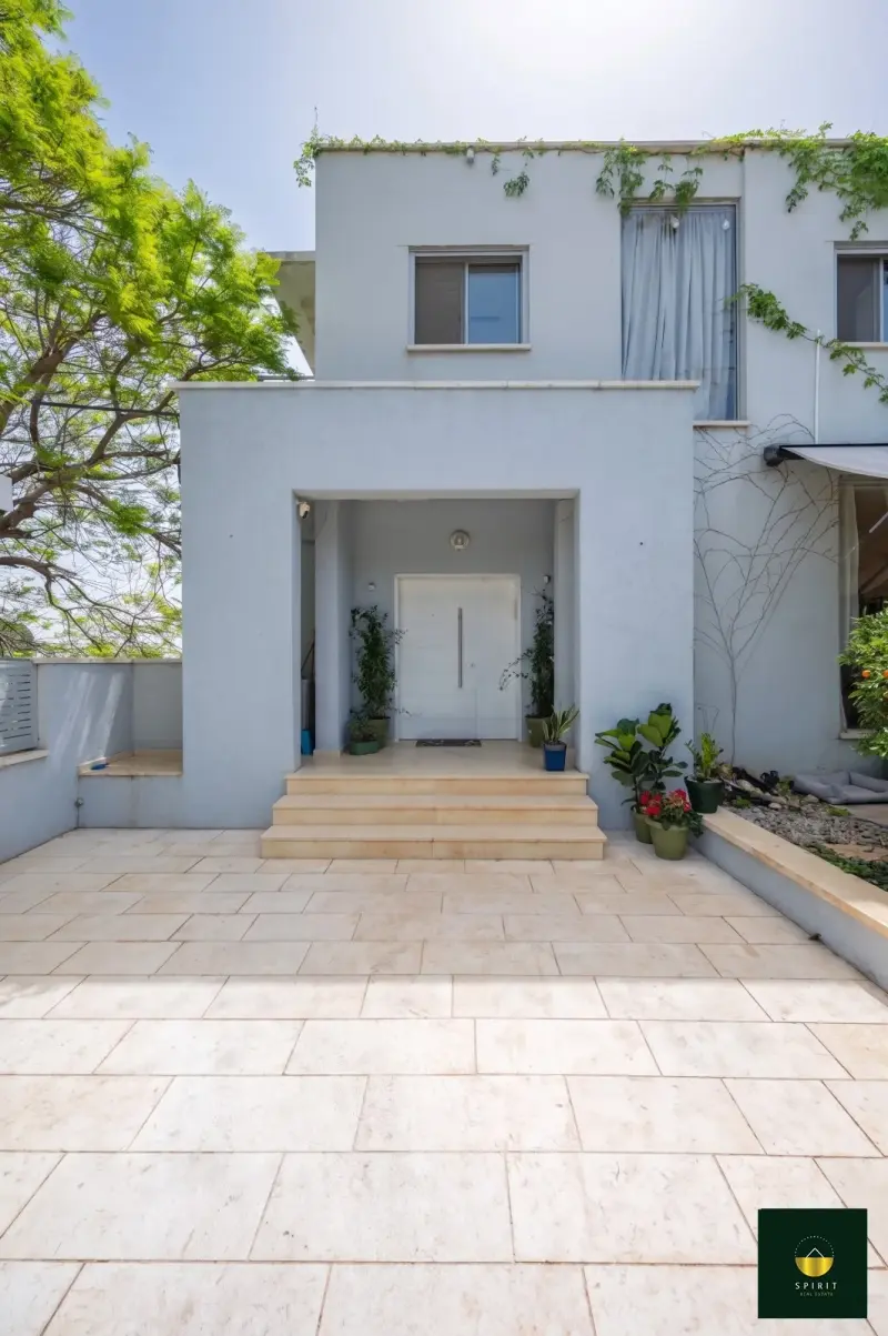 Detached Corner Home with Open Views & Partial Sea View | 8 Rooms – photo 9