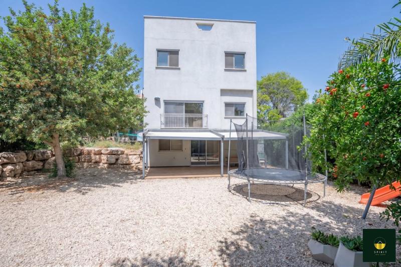 Detached Corner Home with Open Views & Partial Sea View | 8 Rooms – photo 10
