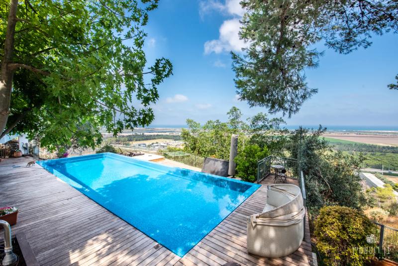 Private Mediterranean Hillside Estate with Sea Views – photo 4