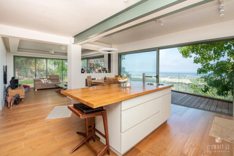Private Mediterranean Hillside Estate with Sea Views – photo 9