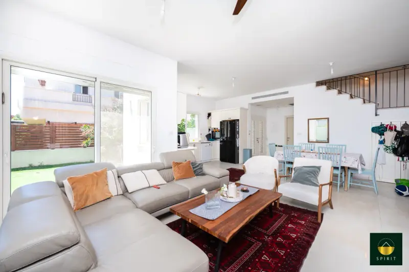 Modern Semi-Detached Home in Neve Baron | 5 Rooms – photo 9