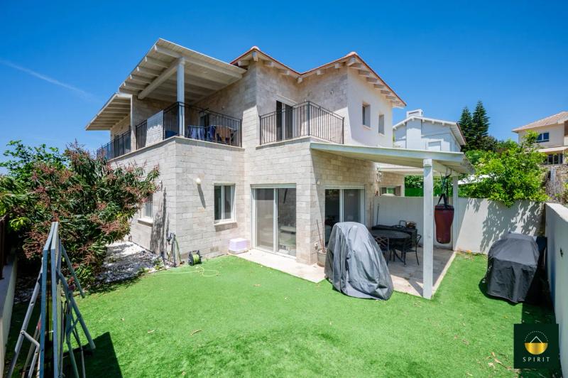 Modern Semi-Detached Home in Neve Baron | 5 Rooms – photo 1