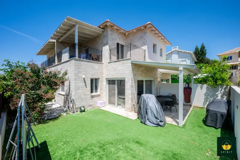 Modern Semi-Detached Home in Neve Baron | 5 Rooms – photo 1
