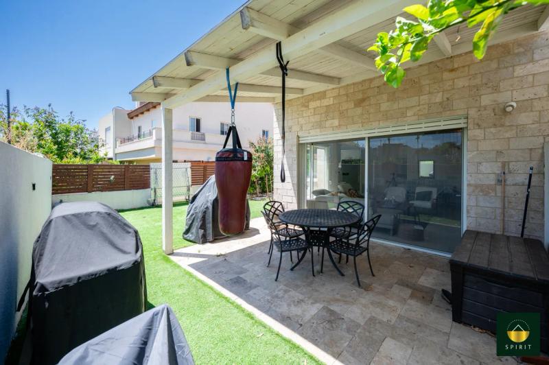 Modern Semi-Detached Home in Neve Baron | 5 Rooms – photo 5