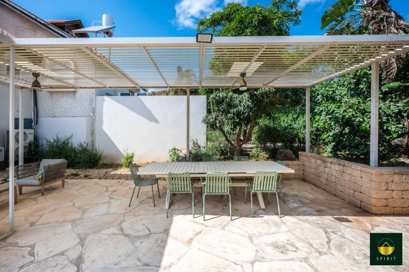 Spacious Semi-Detached Home in Yaakov Neighborhood | 6 Rooms – photo 11
