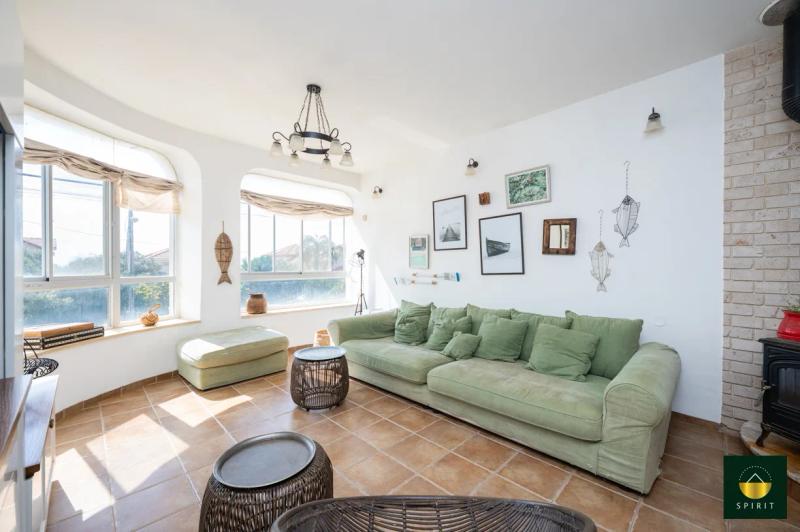 Spacious Semi-Detached Home in Yaakov Neighborhood | 6 Rooms – photo 15