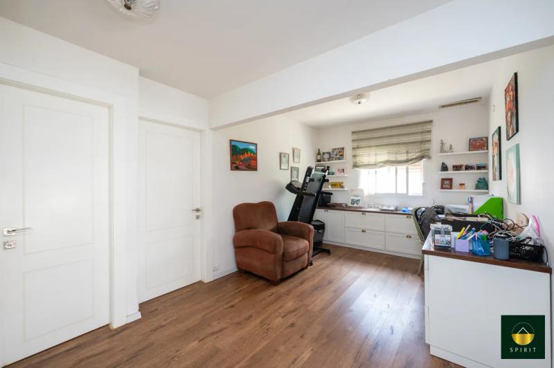 Spacious Semi-Detached Home in Yaakov Neighborhood | 6 Rooms – photo 16