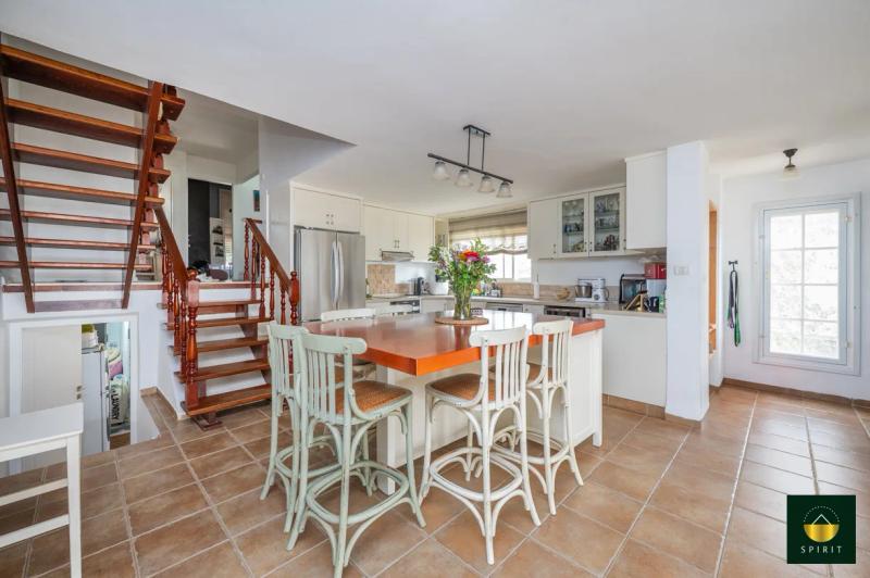 Spacious Semi-Detached Home in Yaakov Neighborhood | 6 Rooms – photo 24