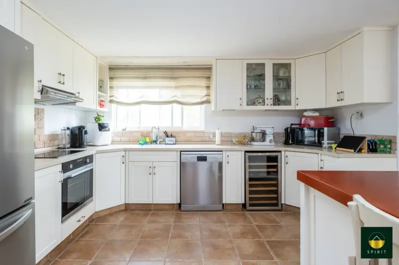 Spacious Semi-Detached Home in Yaakov Neighborhood | 6 Rooms – photo 7