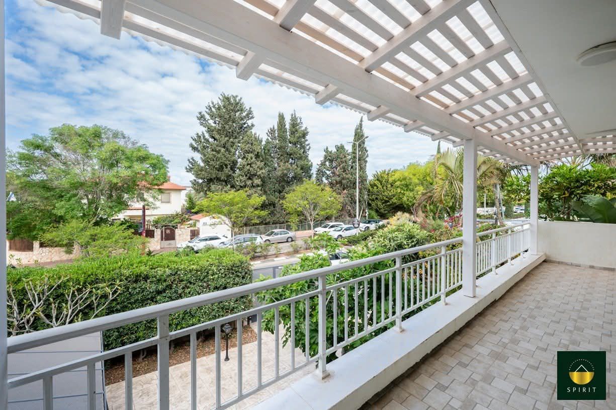 Renovated Semi-Detached Home in Hashmura | 6 Rooms + Family Area, Zichron Yaakov – photo 1